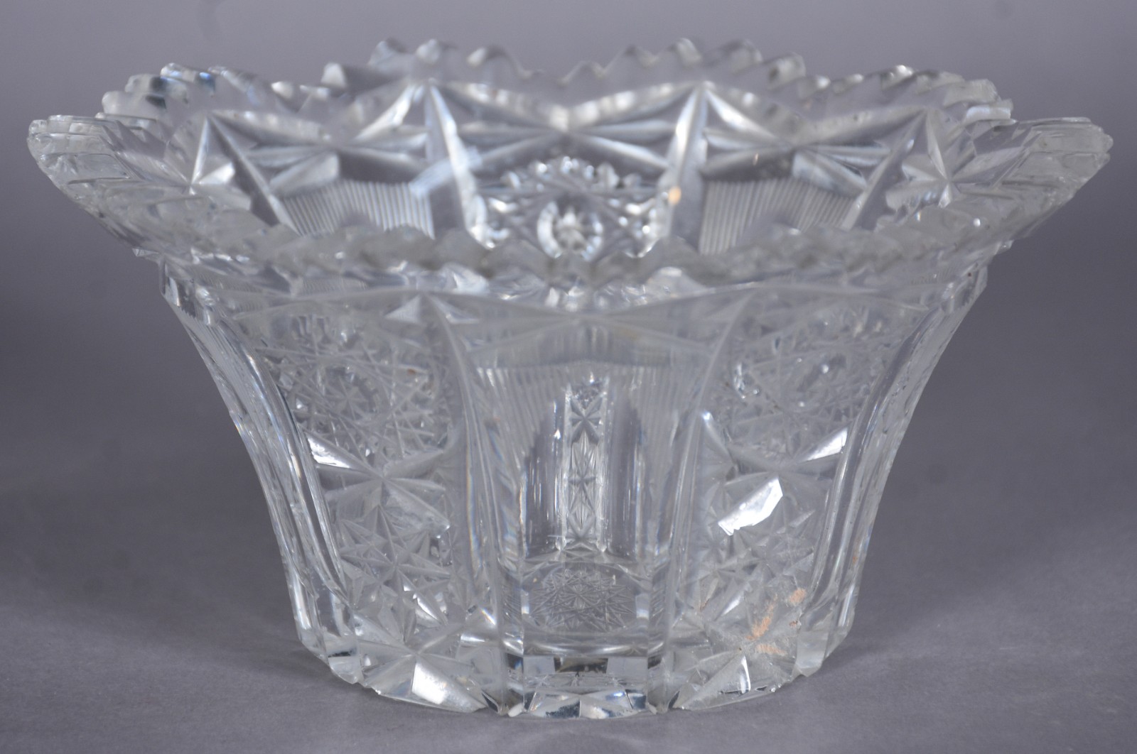 Seis peças diversas de cristal lapidado, sendo: porta caviar com... - foto 7 de 11