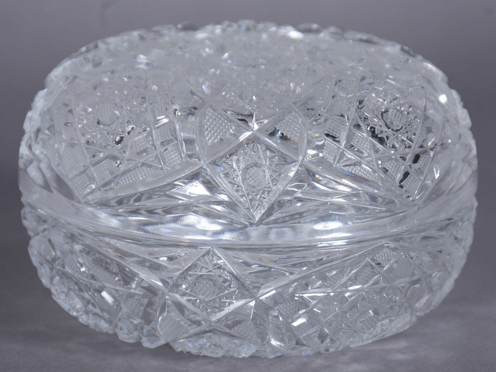 Seis peças diversas de cristal lapidado, sendo: porta caviar com... - foto 8 de 11