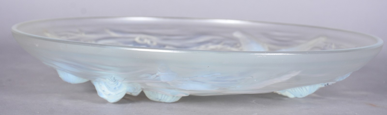Prato de cristal frances opalescente decorado com elementos marinhos... - foto 6 de 6