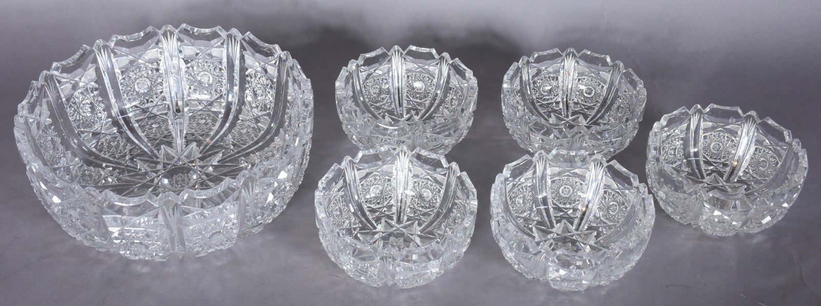 Conjunto de saladeira com 5 bowls de cristal lapidado. Mínimos... - foto 1 de 7
