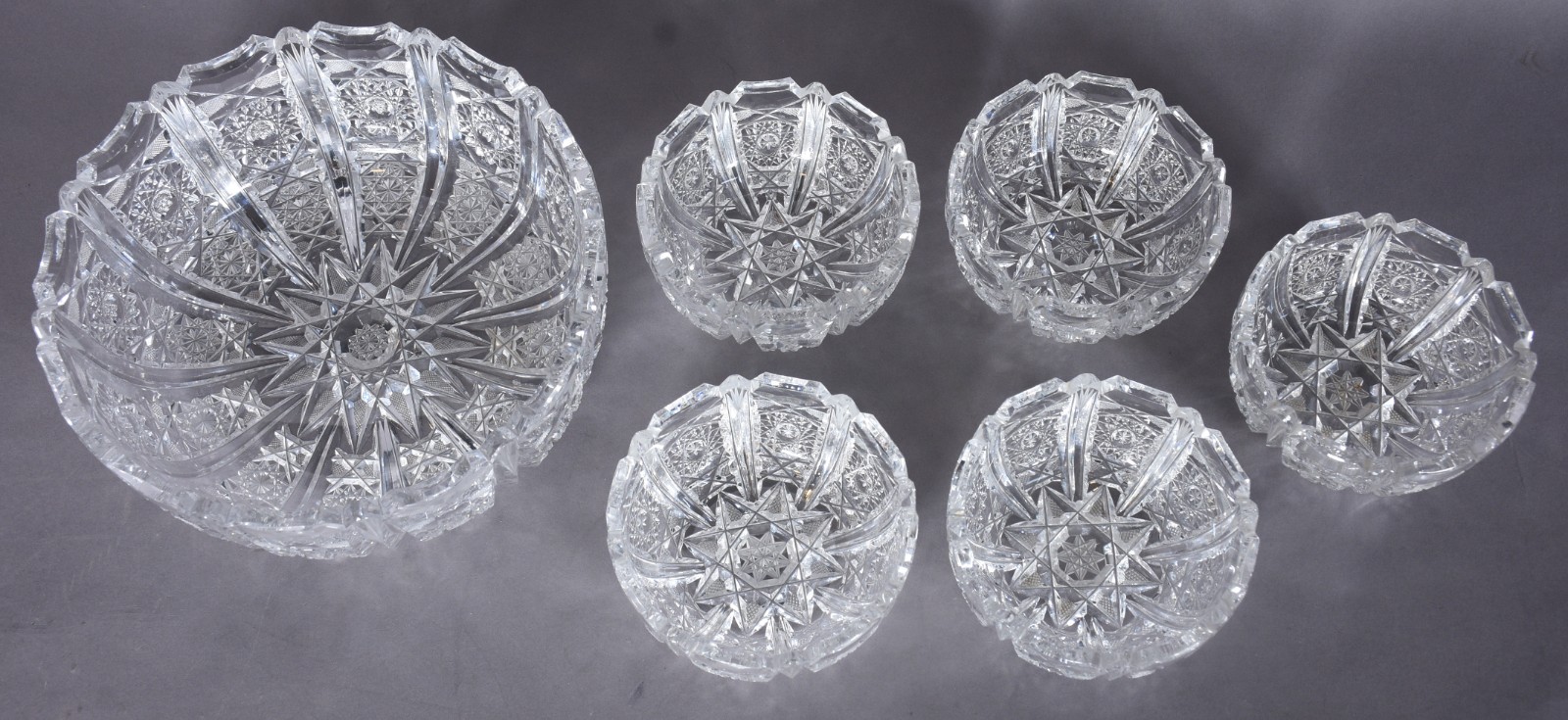 Conjunto de saladeira com 5 bowls de cristal lapidado. Mínimos... - foto 3 de 7