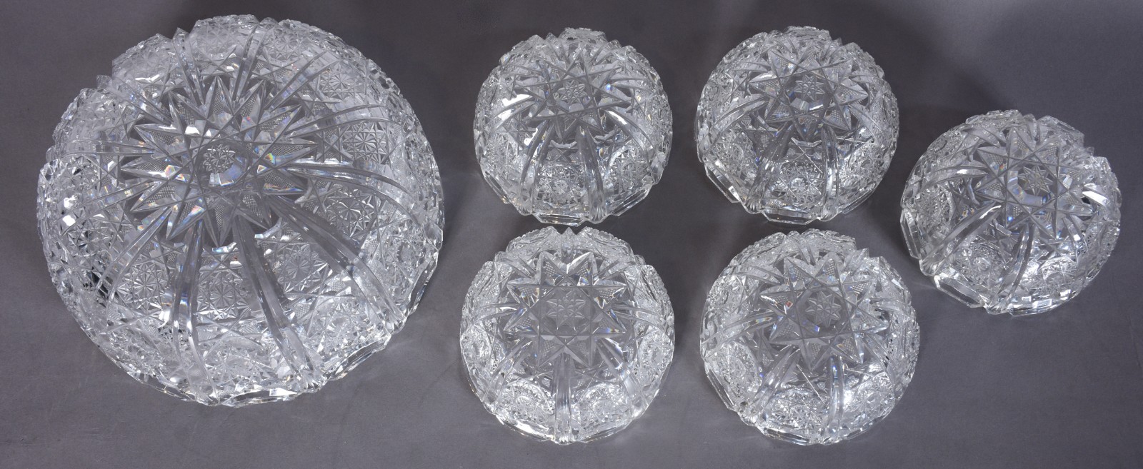 Conjunto de saladeira com 5 bowls de cristal lapidado. Mínimos... - foto 7 de 7