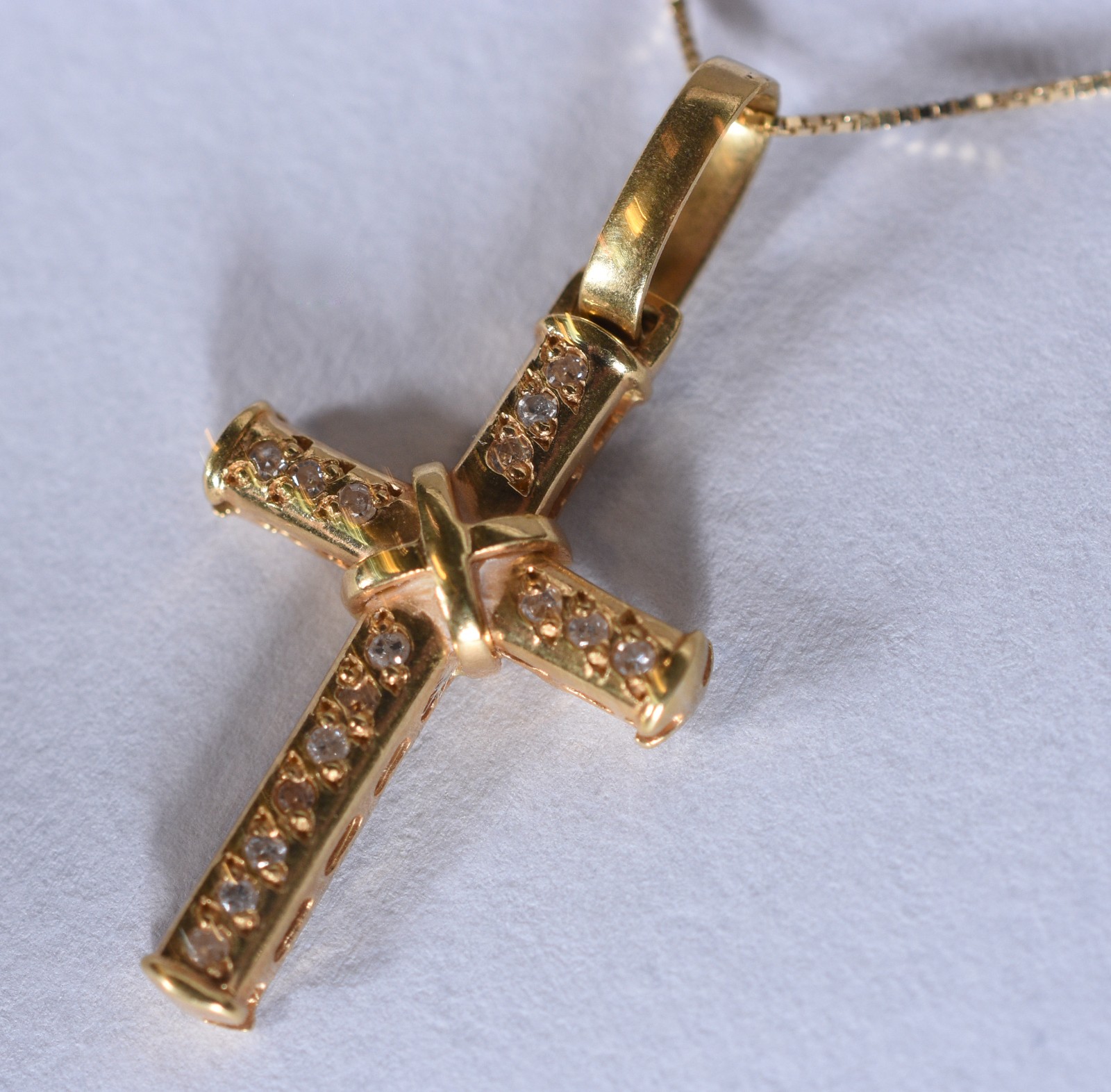 Colar de ouro 18 k, contraste 750 com crucifixo cravejado de... - foto 3 de 7