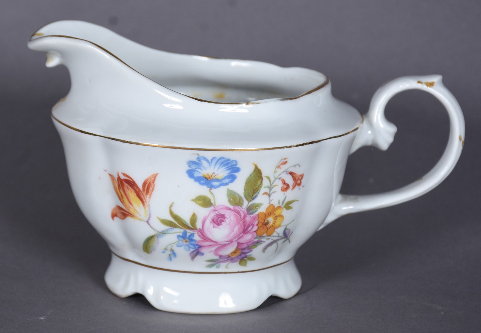 Serviço de jantar de porcelana Real, decorado com flores em... - foto 9 de 11