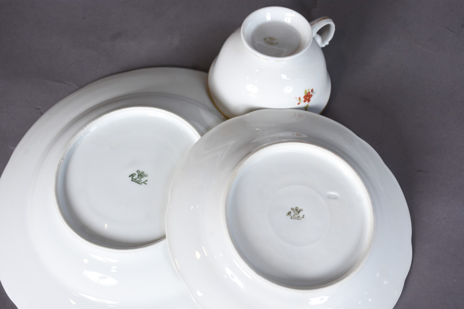 Serviço de jantar de porcelana Real, decorado com flores em... - foto 11 de 11
