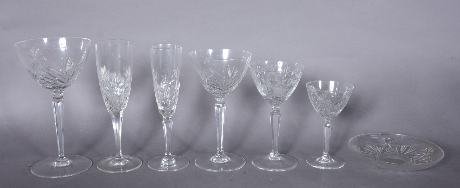 Serviço de copos de cristal tcheco lapidado, composto de: 4 para... - foto 4 de 11