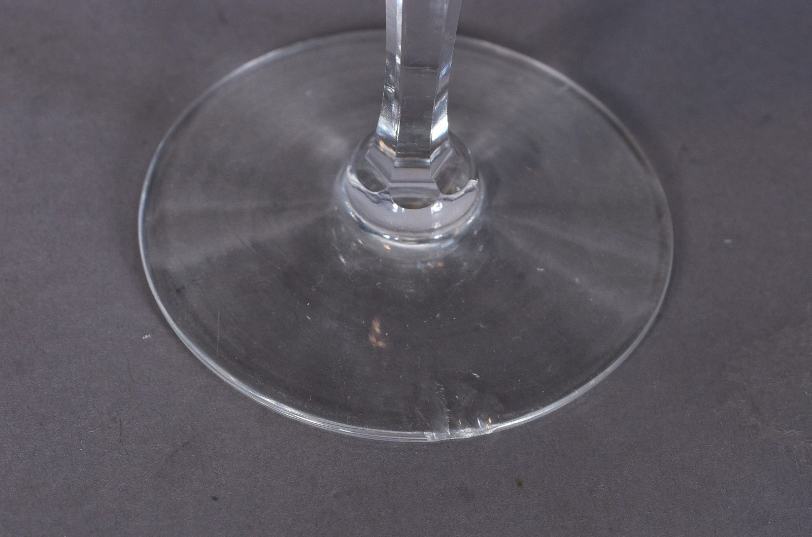 Serviço de copos de cristal tcheco lapidado, composto de: 4 para... - foto 11 de 11