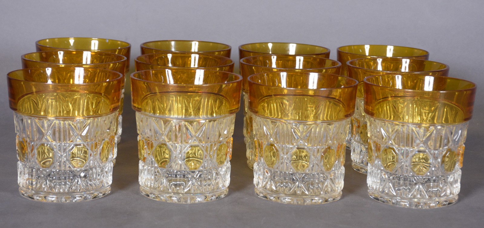 Conjunto com 12 copos para Whisky em demi cristal lapidação... - foto 1 de 6