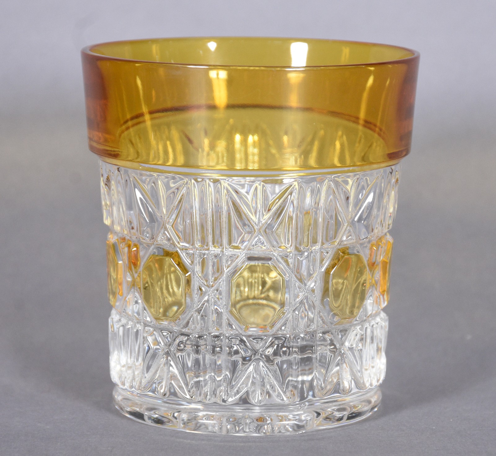 Conjunto com 12 copos para Whisky em demi cristal lapidação... - foto 3 de 6