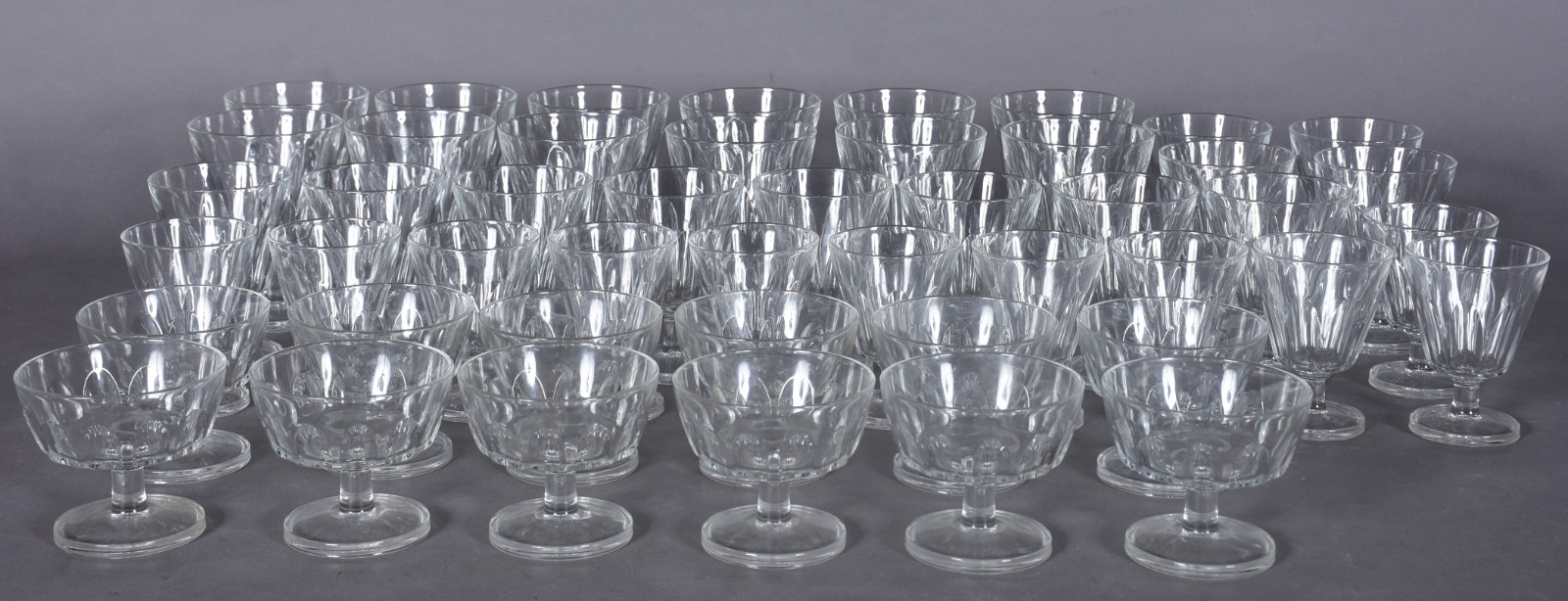 Serviço de copos em demi cristal francês, composto de: 12 taças para... - foto 4 de 4