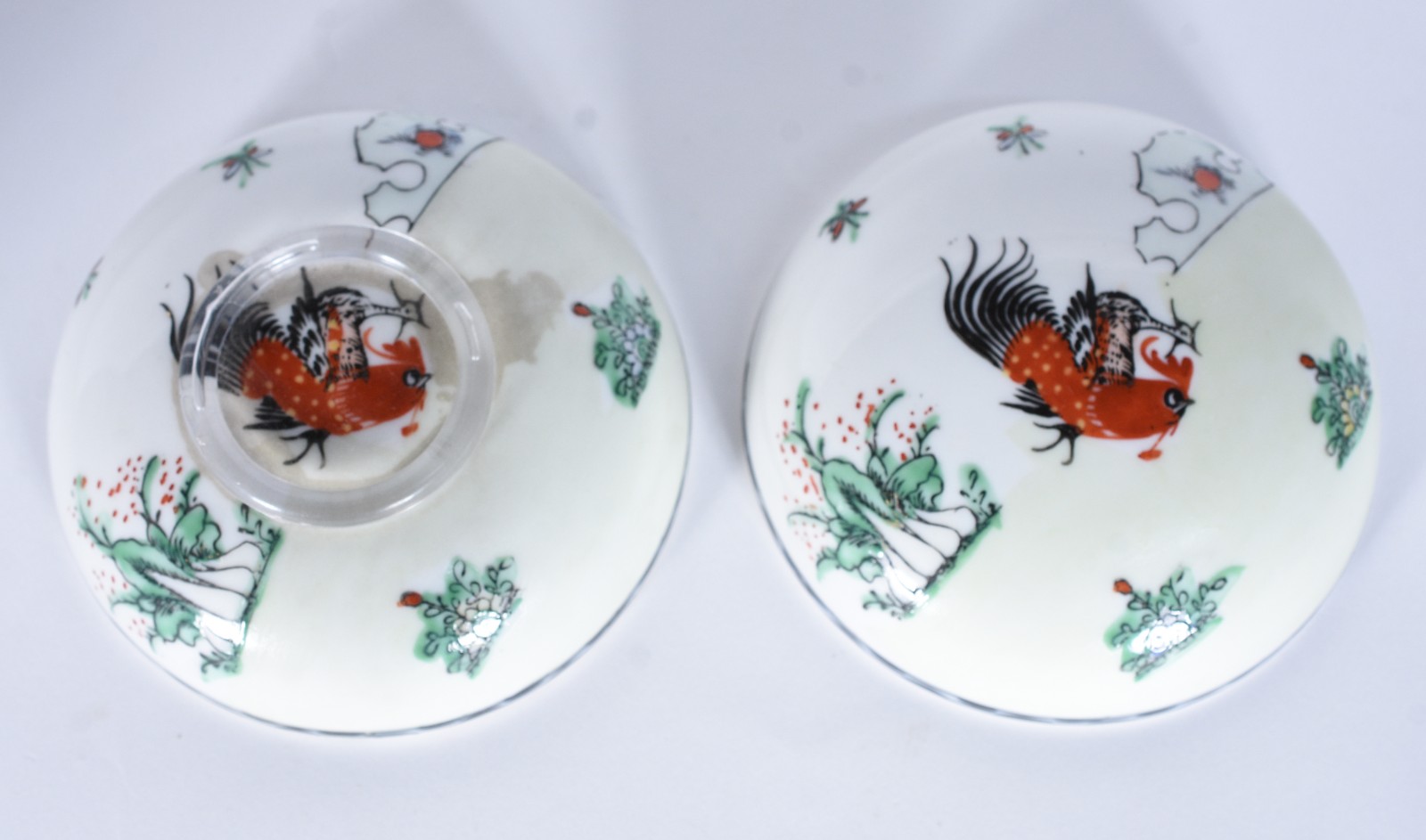 Par de potiches de porcelana oriental decorados com galos e flores em... - foto 5 de 8