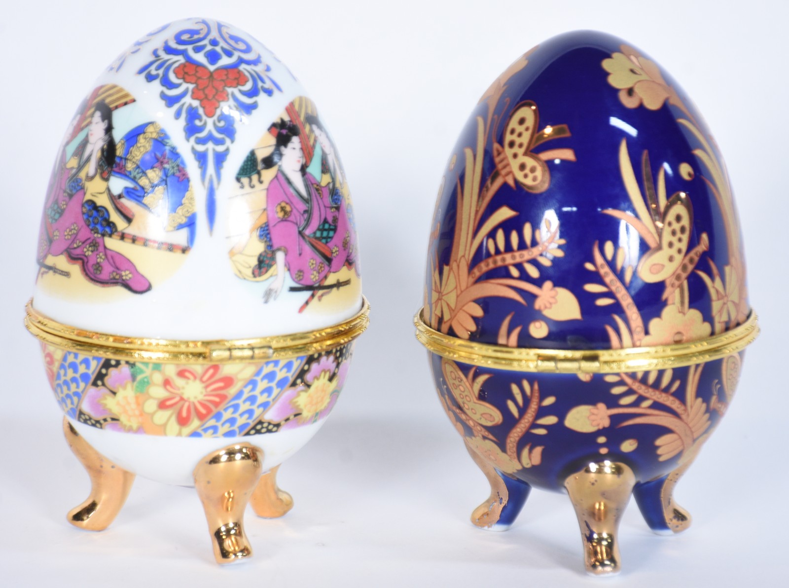 Dois porta jóias de porcelana na forma de ovos em policromia e... - foto 2 de 4