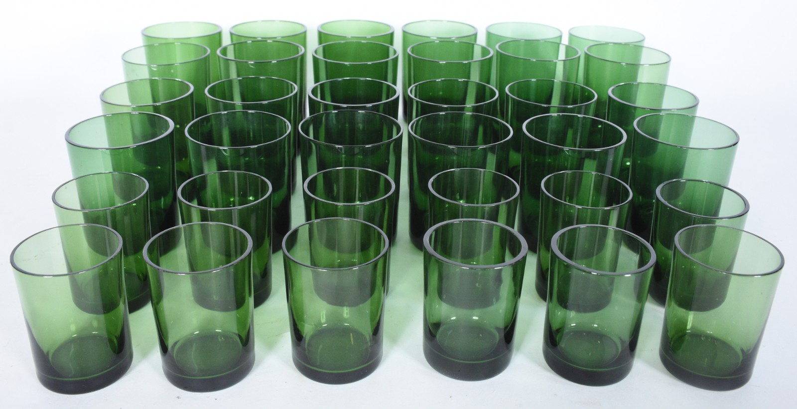 Serviço de copos de vidro verde, sendo: 12 para água, 12 para suco e... - foto 1 de 3