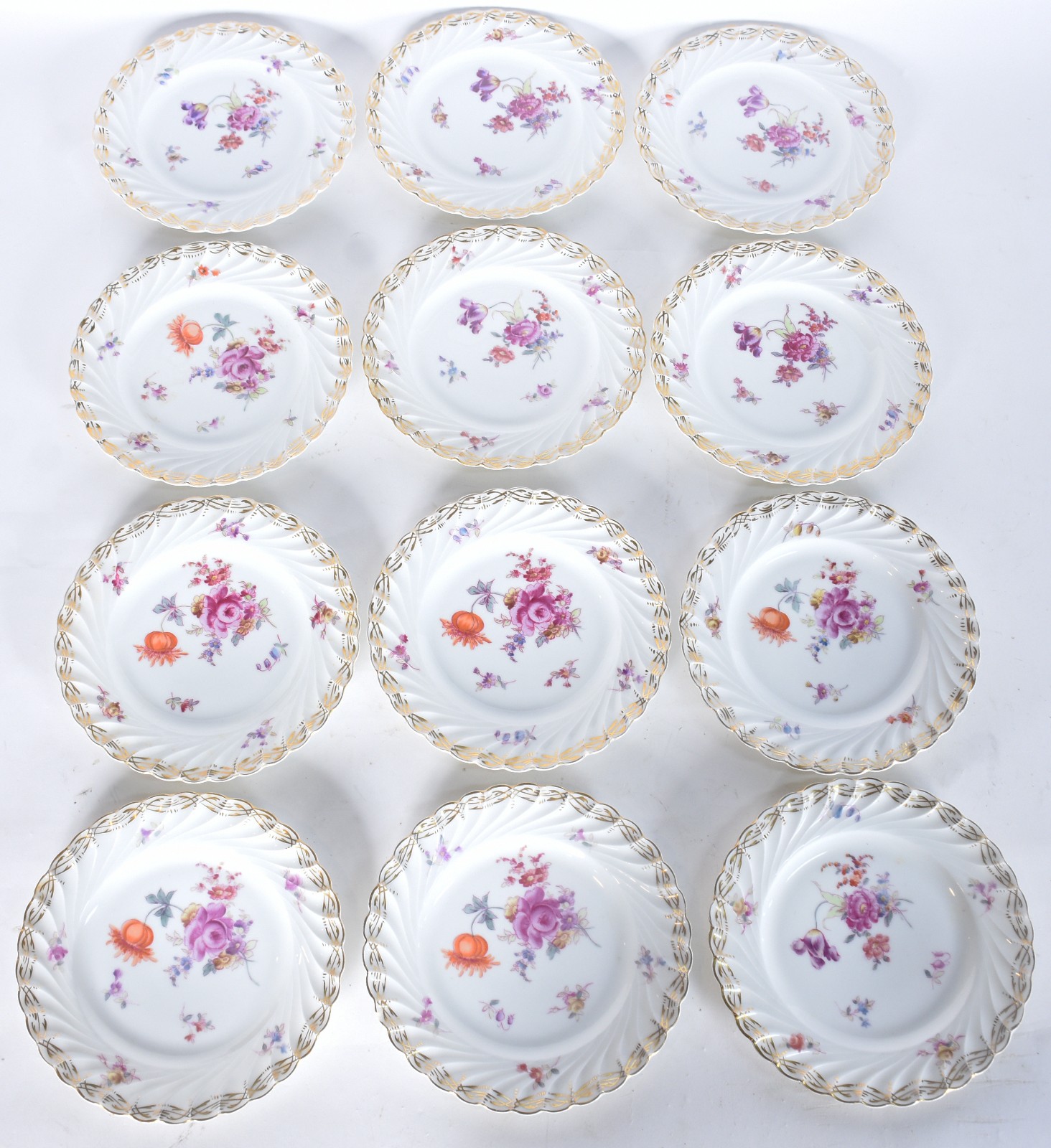 Conjunto com doze pratos para sobremesa de porcelana alemã de Saxe... - foto 1 de 7