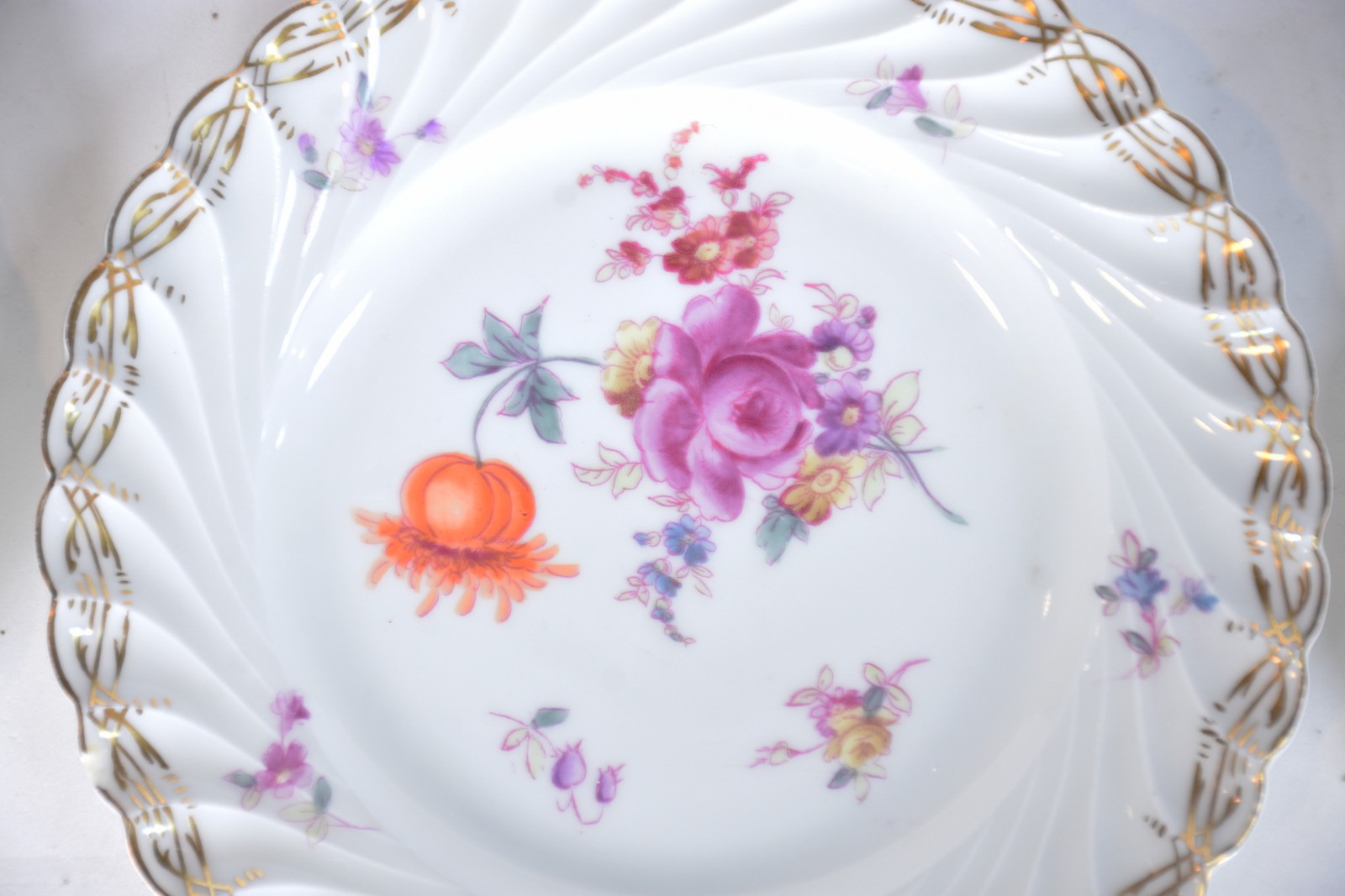 Conjunto com doze pratos para sobremesa de porcelana alemã de Saxe... - foto 2 de 7