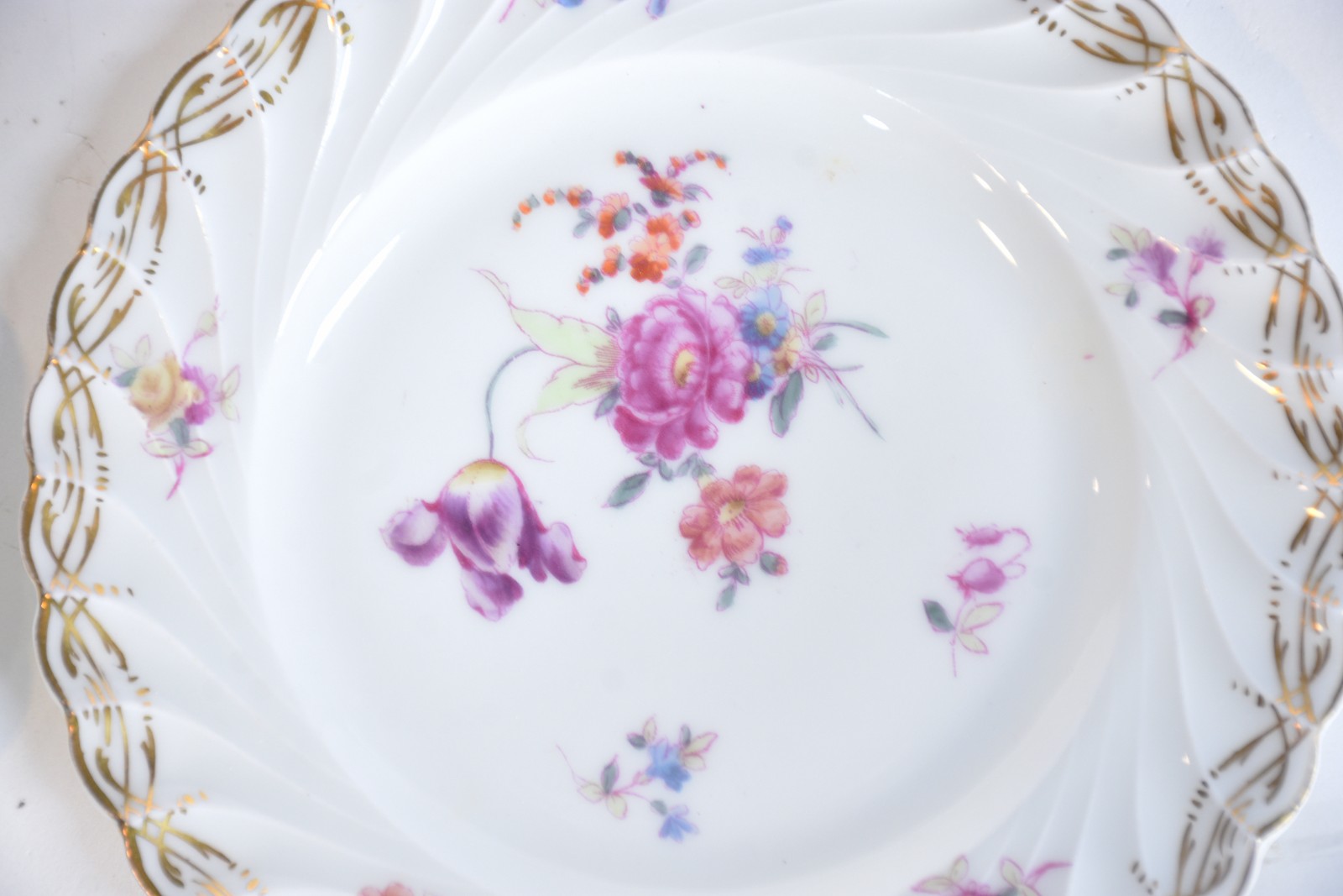 Conjunto com doze pratos para sobremesa de porcelana alemã de Saxe... - foto 3 de 7