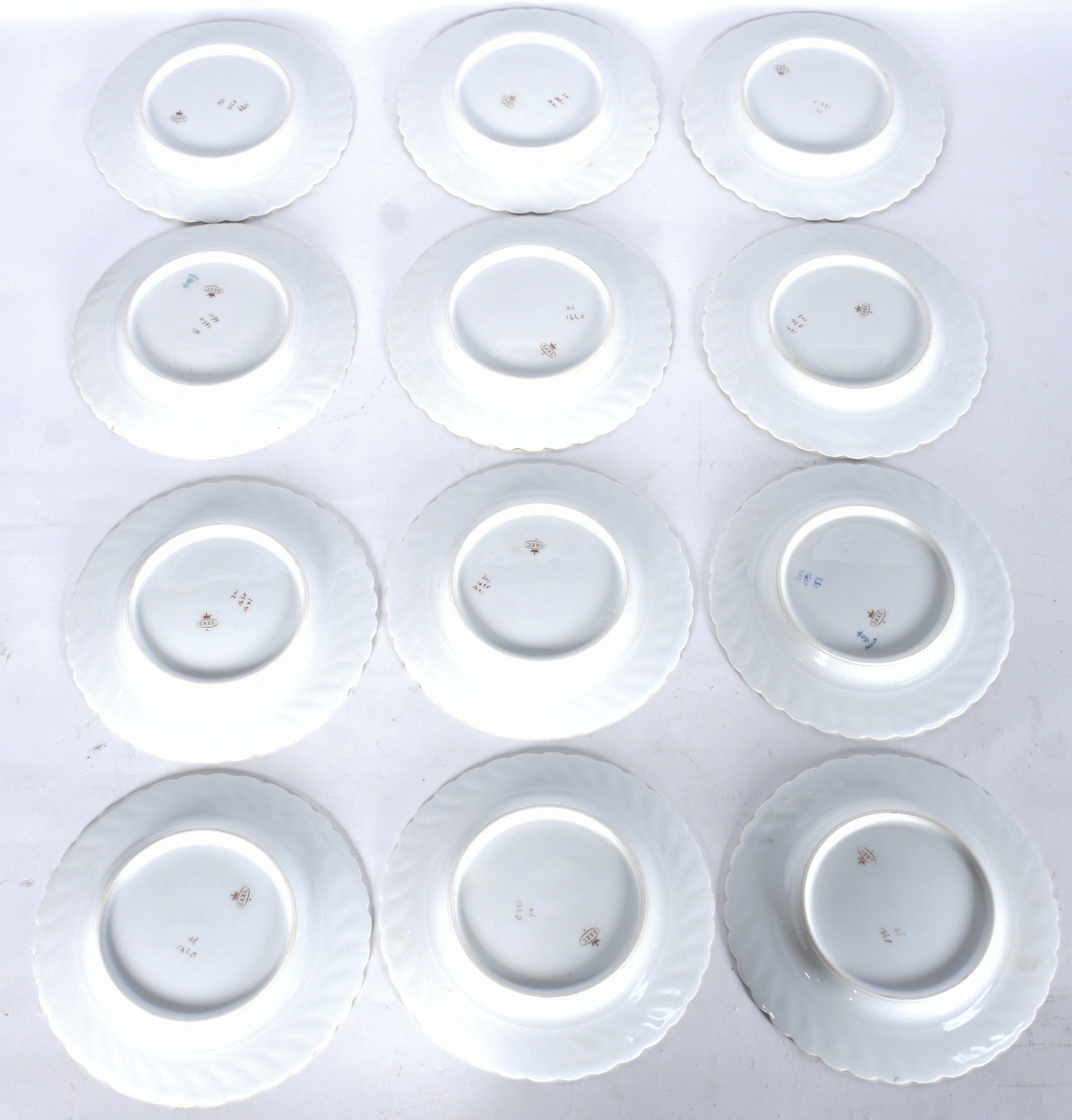 Conjunto com doze pratos para sobremesa de porcelana alemã de Saxe... - foto 4 de 7