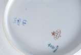 SAXE,  - Conjunto com doze pratos para sobremesa de porcelana alemã de Saxe, decoração floral em policromia e bordas com guirlandas douradas.