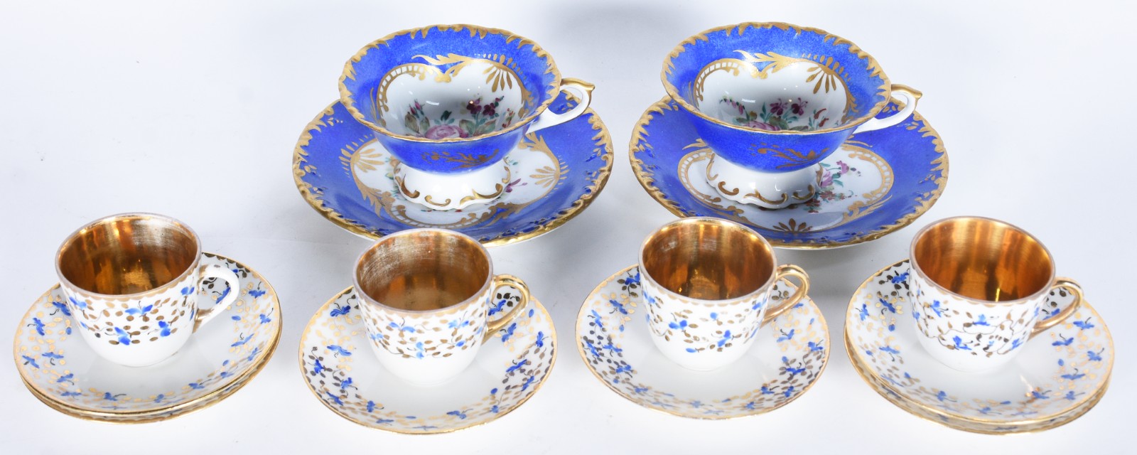 Diversas peças de porcelana, sendo: 2 xícaras de chá com pires com... - foto 1 de 10