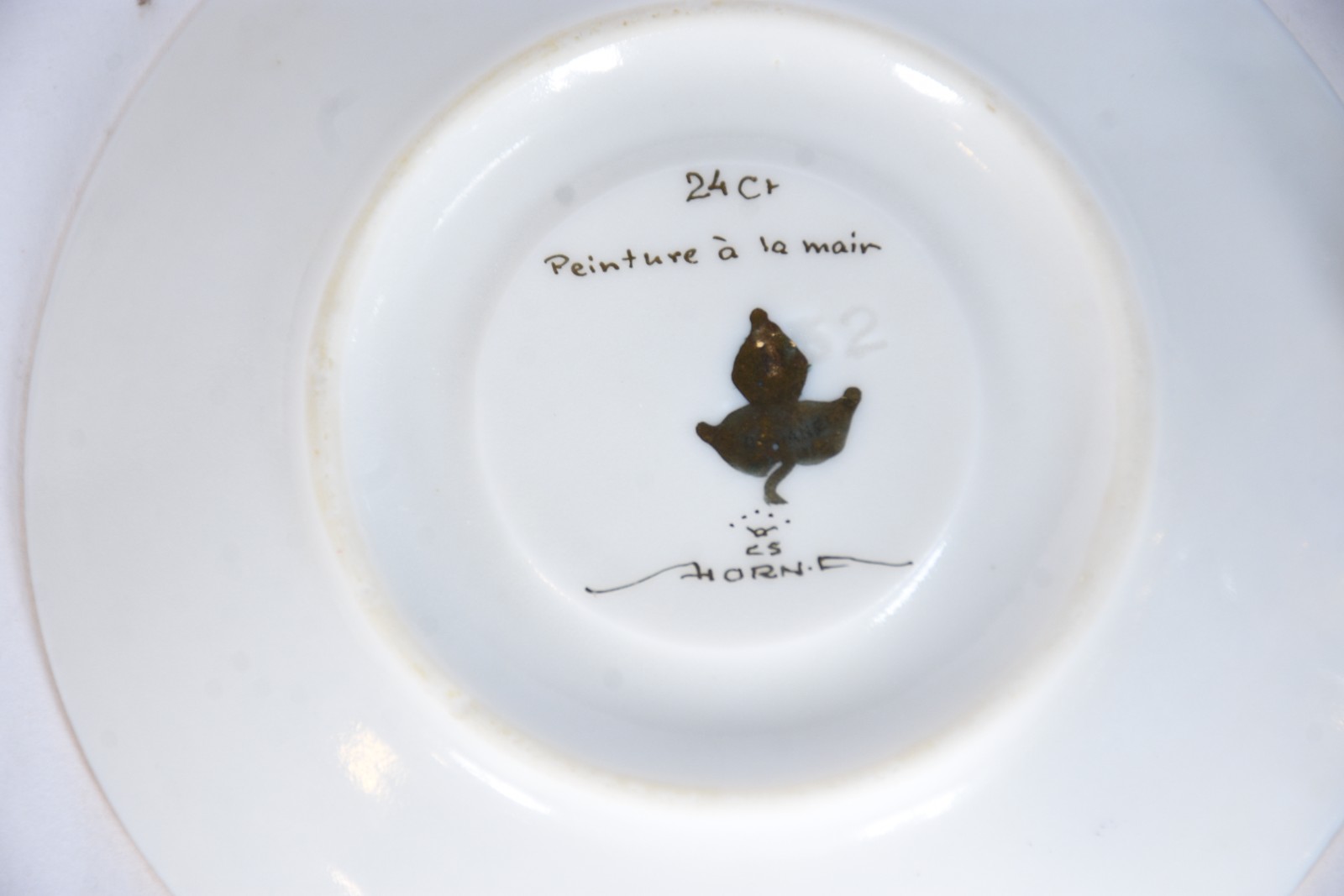 Diversas peças de porcelana, sendo: 2 xícaras de chá com pires com... - foto 9 de 10