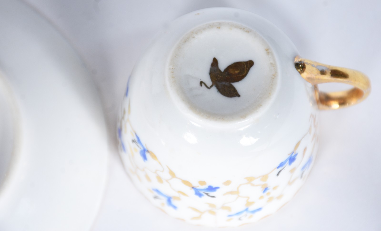 Diversas peças de porcelana, sendo: 2 xícaras de chá com pires com... - foto 10 de 10