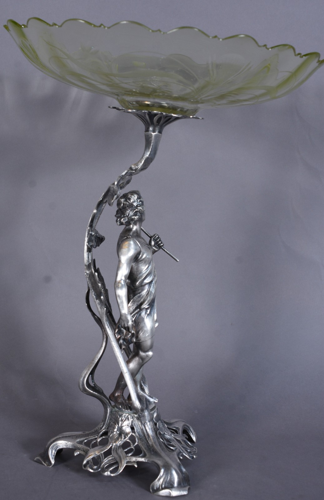 Centro de mesa Art Nouveau, base de metal prateado na forma de figura... - foto 4 de 10