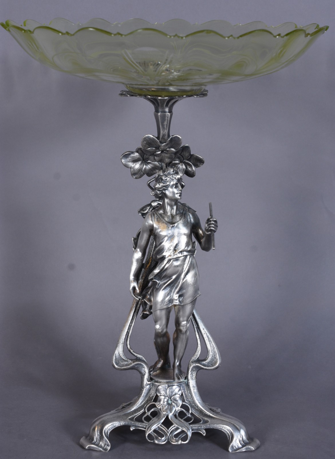 Centro de mesa Art Nouveau, base de metal prateado na forma de figura... - foto 3 de 10