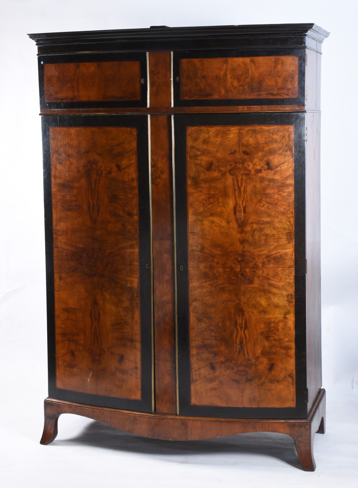 Guarda roupa de madeira nobre estilo Biedermeier. - foto 2 de 10