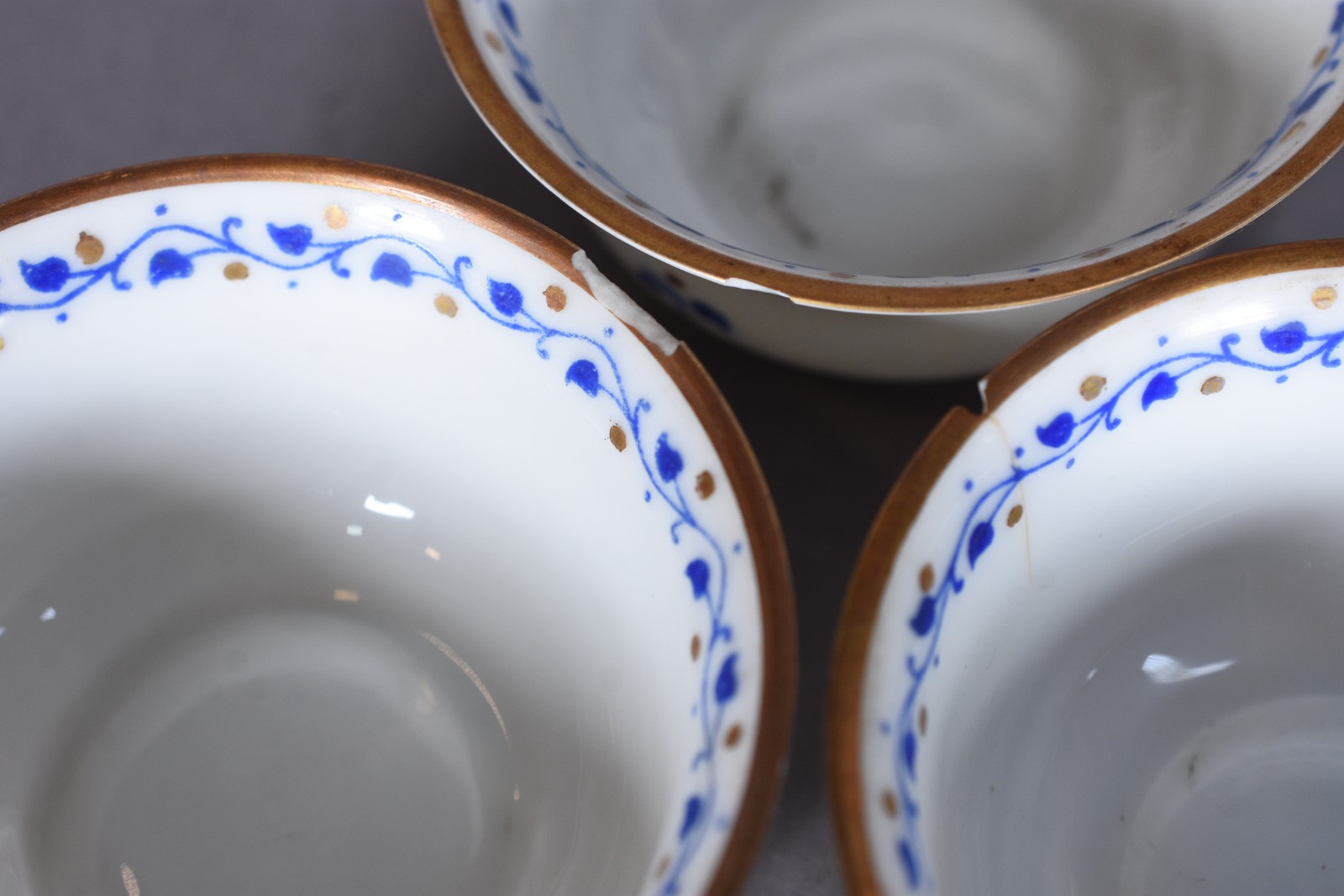 Conjunto com onze xícaras para café com pires de porcelana europeia... - foto 5 de 7