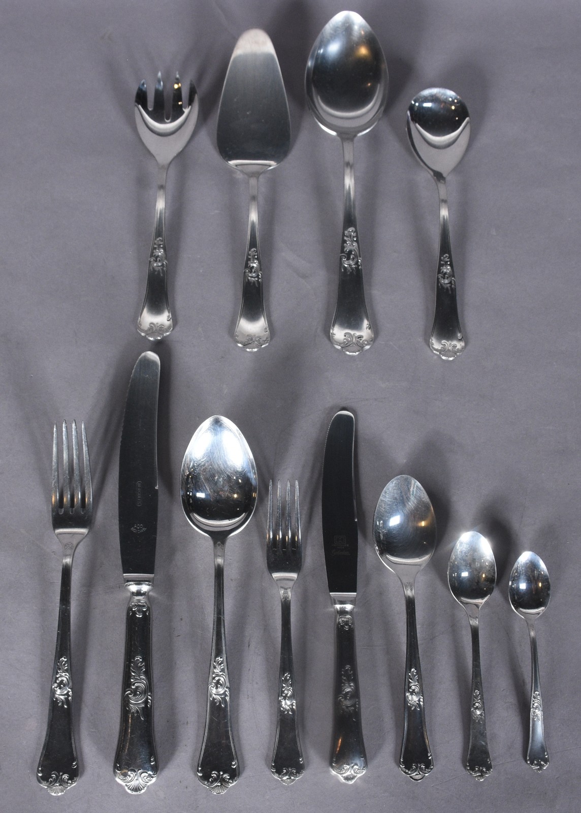 Faqueiro de aço inox Hercules composto de: 12 colheres, 12 garfos, 12... - foto 1 de 7