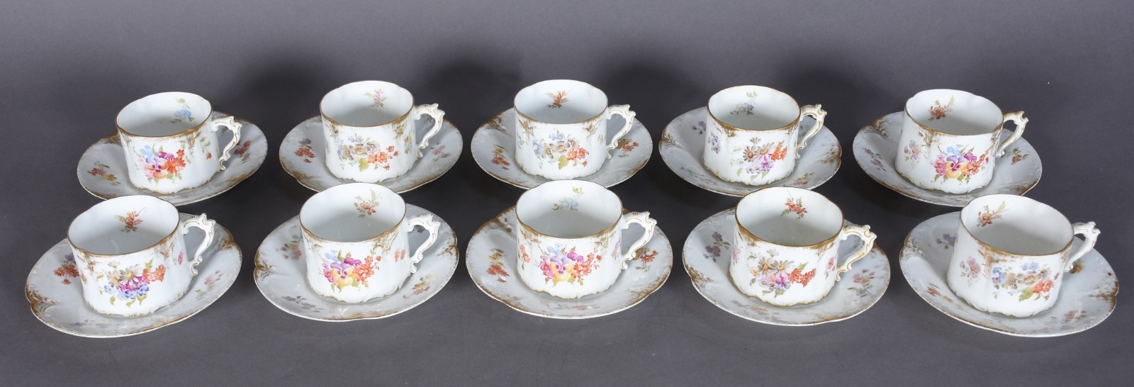 Dez xícaras de chá com pires de porcelana francesa SANSSOUCI... - foto 1 de 8