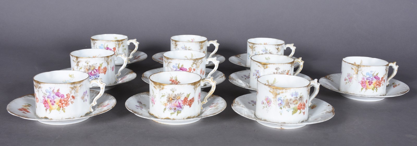 Dez xícaras de chá com pires de porcelana francesa SANSSOUCI... - foto 3 de 8