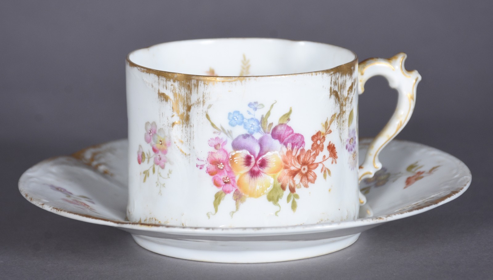 Dez xícaras de chá com pires de porcelana francesa SANSSOUCI... - foto 4 de 8