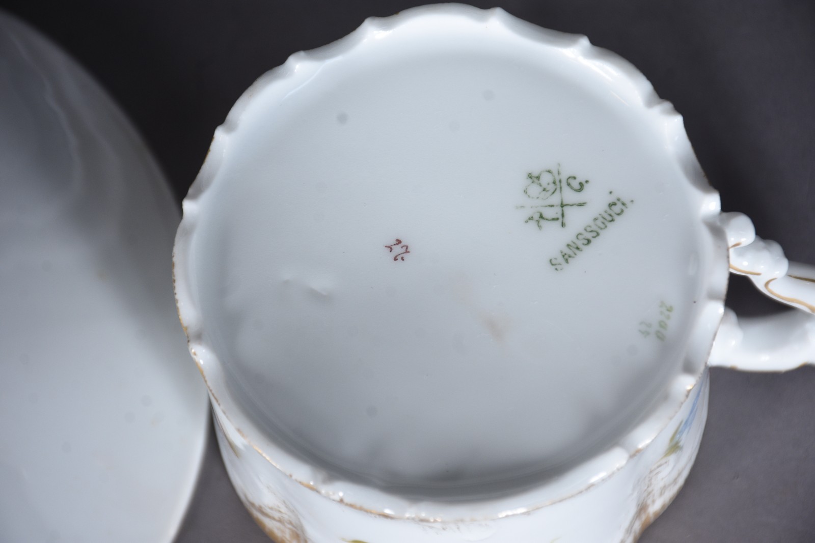 Dez xícaras de chá com pires de porcelana francesa SANSSOUCI... - foto 8 de 8