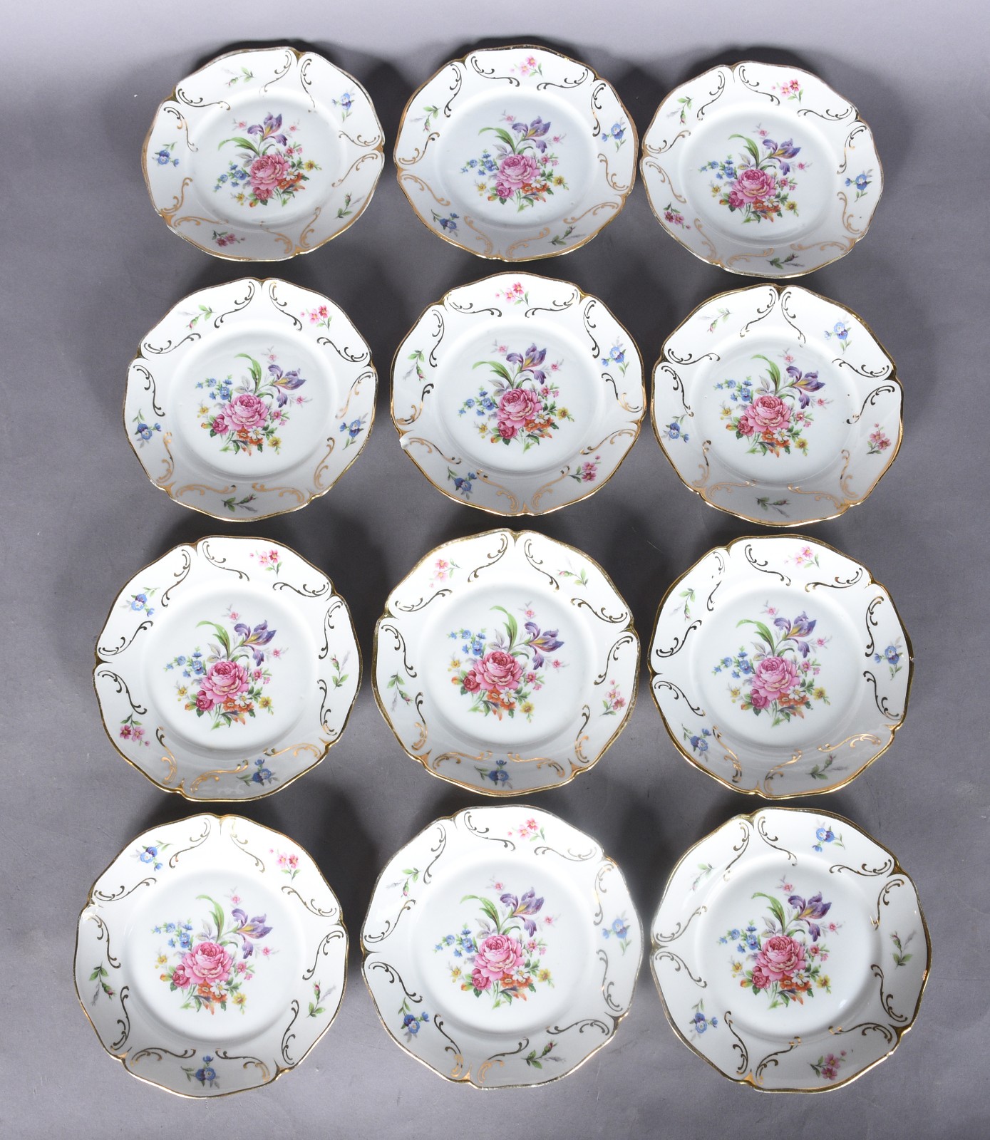Conjunto com doze pratos para sobremesa de porcelana francesa... - foto 1 de 6
