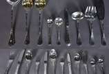 Christofle (1830),  - Faqueiro de metal prateado com monograma, composto de: 18 colheres, 24 garfos,26 facas grandes; 22 colheres, 19 garfos, 15 facas de sobremesa; 12 garf