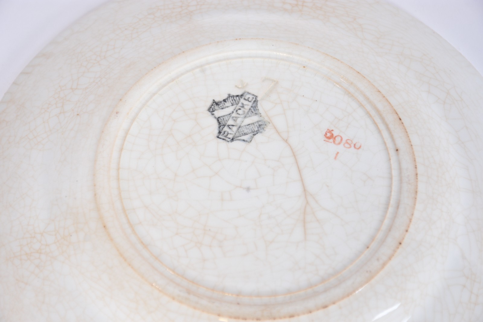 Sete pratos decorativos de faiança e porcelana de diversas... - foto 7 de 7