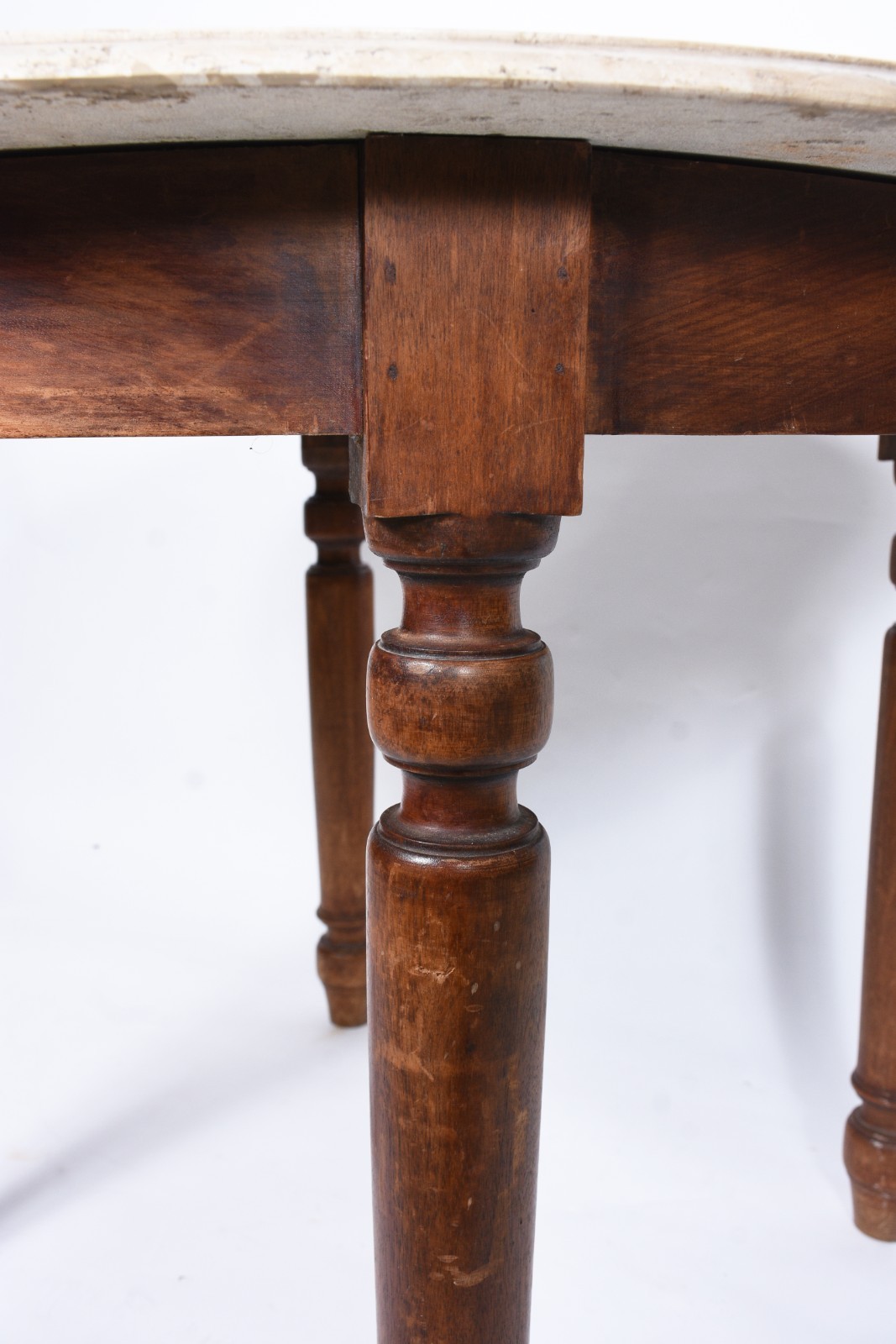 Mesa de madeira nobre, quatro pernas torneadas, tampo de mármore... - foto 6 de 6
