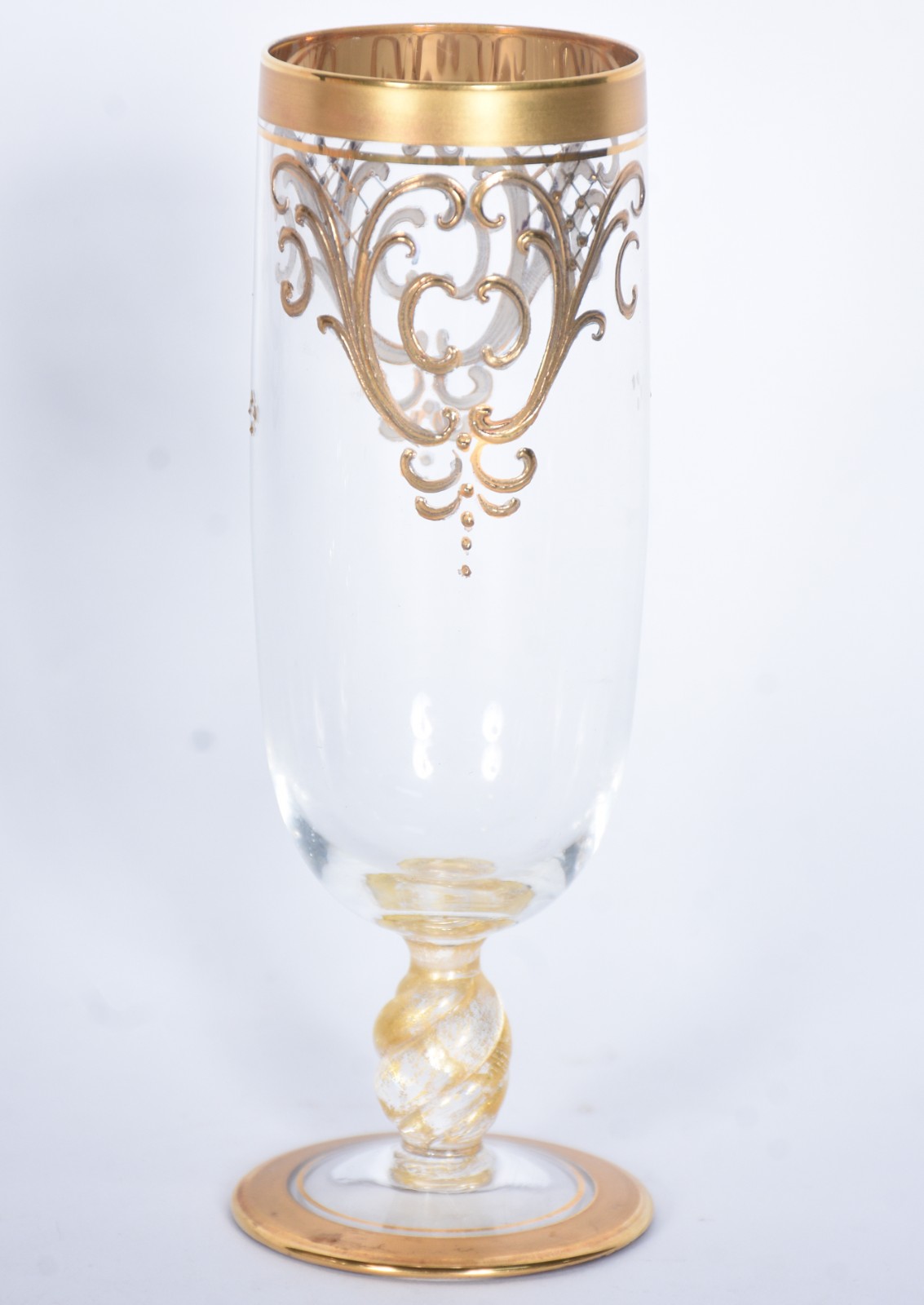 Dez flutes de cristal com guirlandas douradas e pés retorcidos com pó... - foto 3 de 4