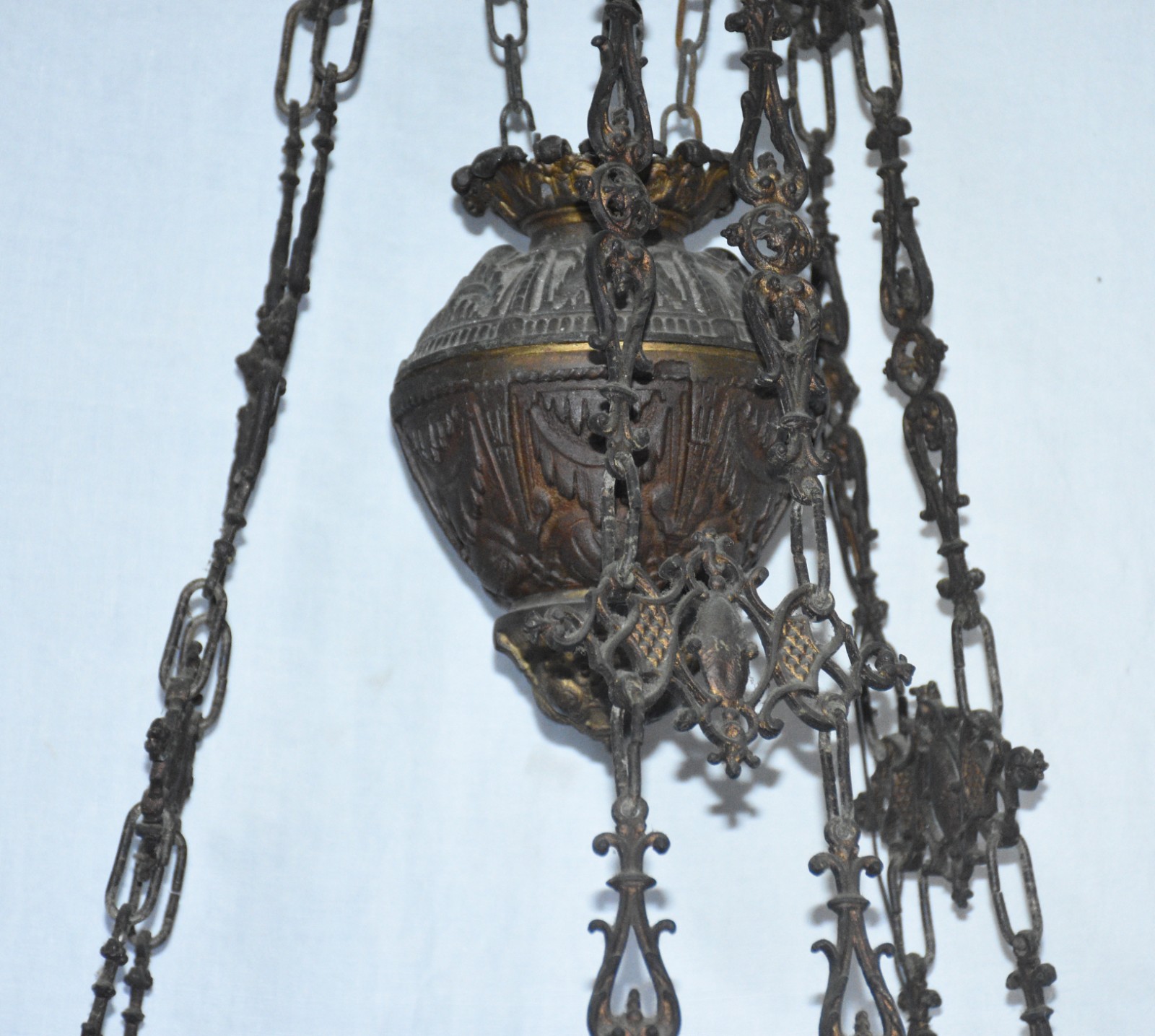 Lustre de metal com cúpula de vidro azul. - foto 5 de 5