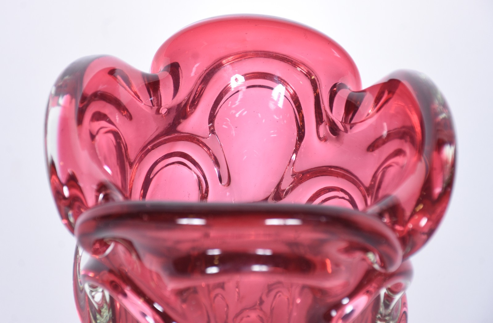 Vaso de murano italiano na cor rubi (mínimo bicado na base). - foto 2 de 6