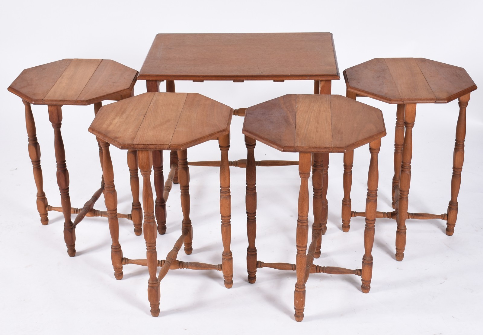 Mesa ninho de madeira nobre feitio retangular, com 4 peças... - foto 4 de 5
