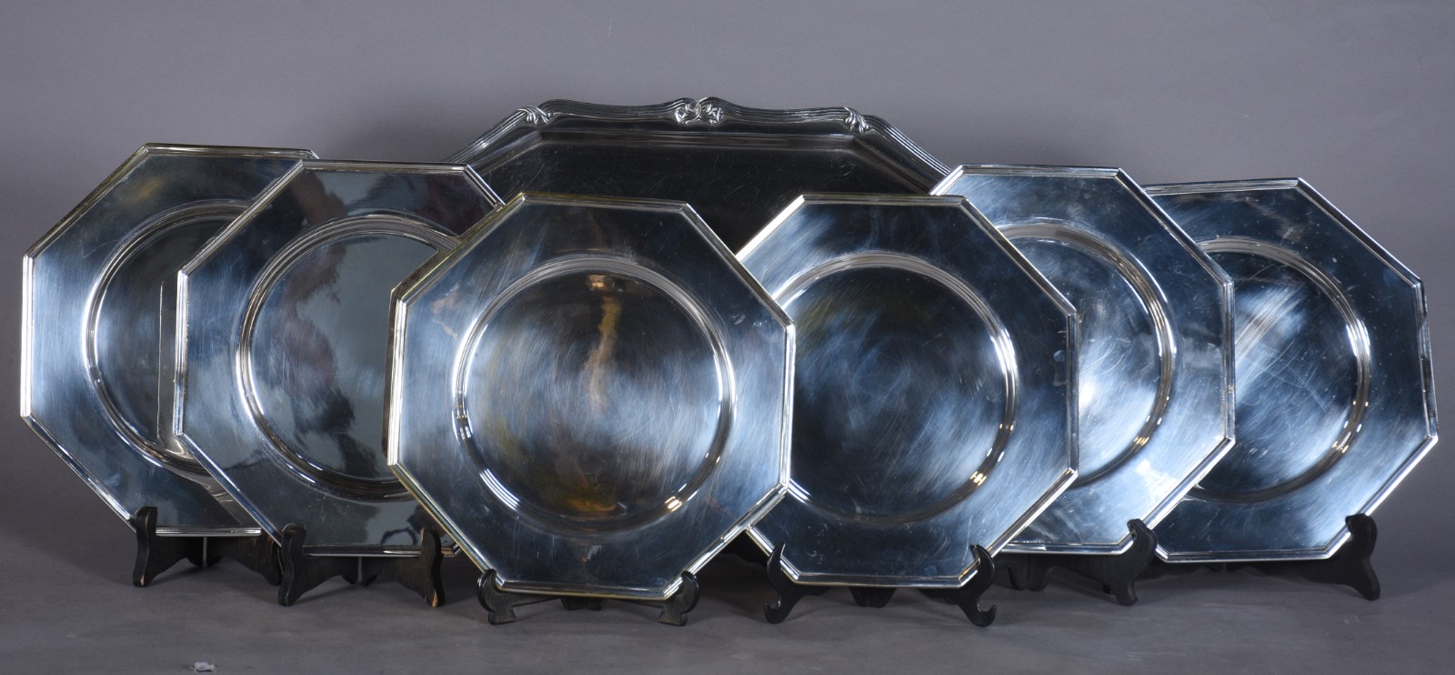Diversas peças de metal, sendo: 6 souplats e bandeja com alças... - foto 1 de 7