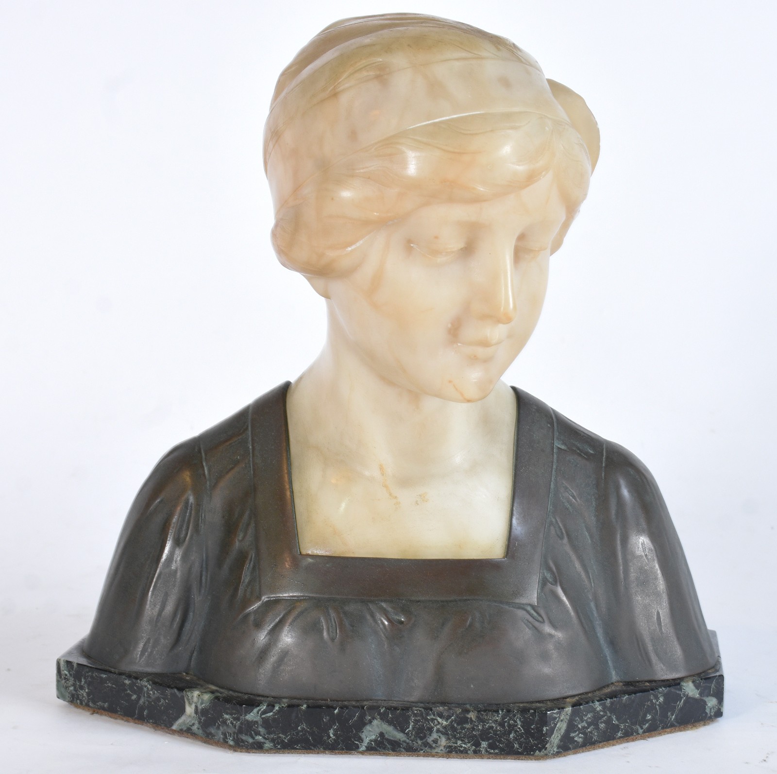 Escultura representando busto de jovem em mármore e bronze, assinado. - foto 1 de 7