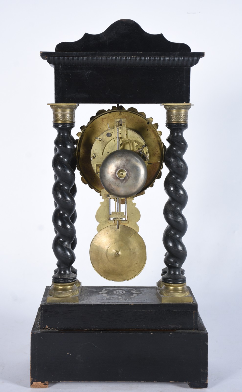 Relógio de mesa de metal dourado e madeira, colunas torneadas... - foto 4 de 11
