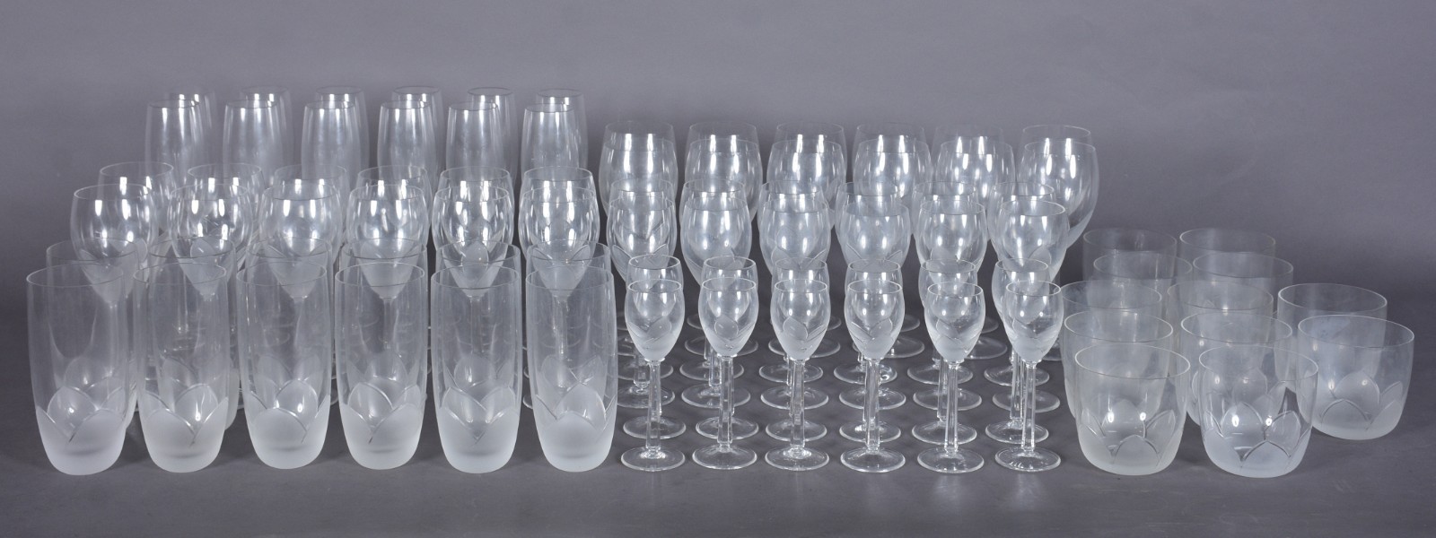 Serviço de taças de cristal, assinados Natan, composto de: 12 flutes... - foto 1 de 3