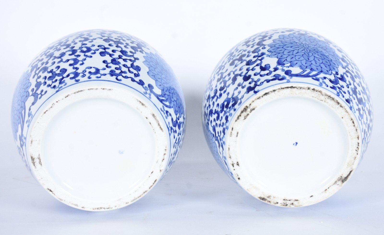 Par de potiches de porcelana oriental azul e branca. - foto 4 de 6