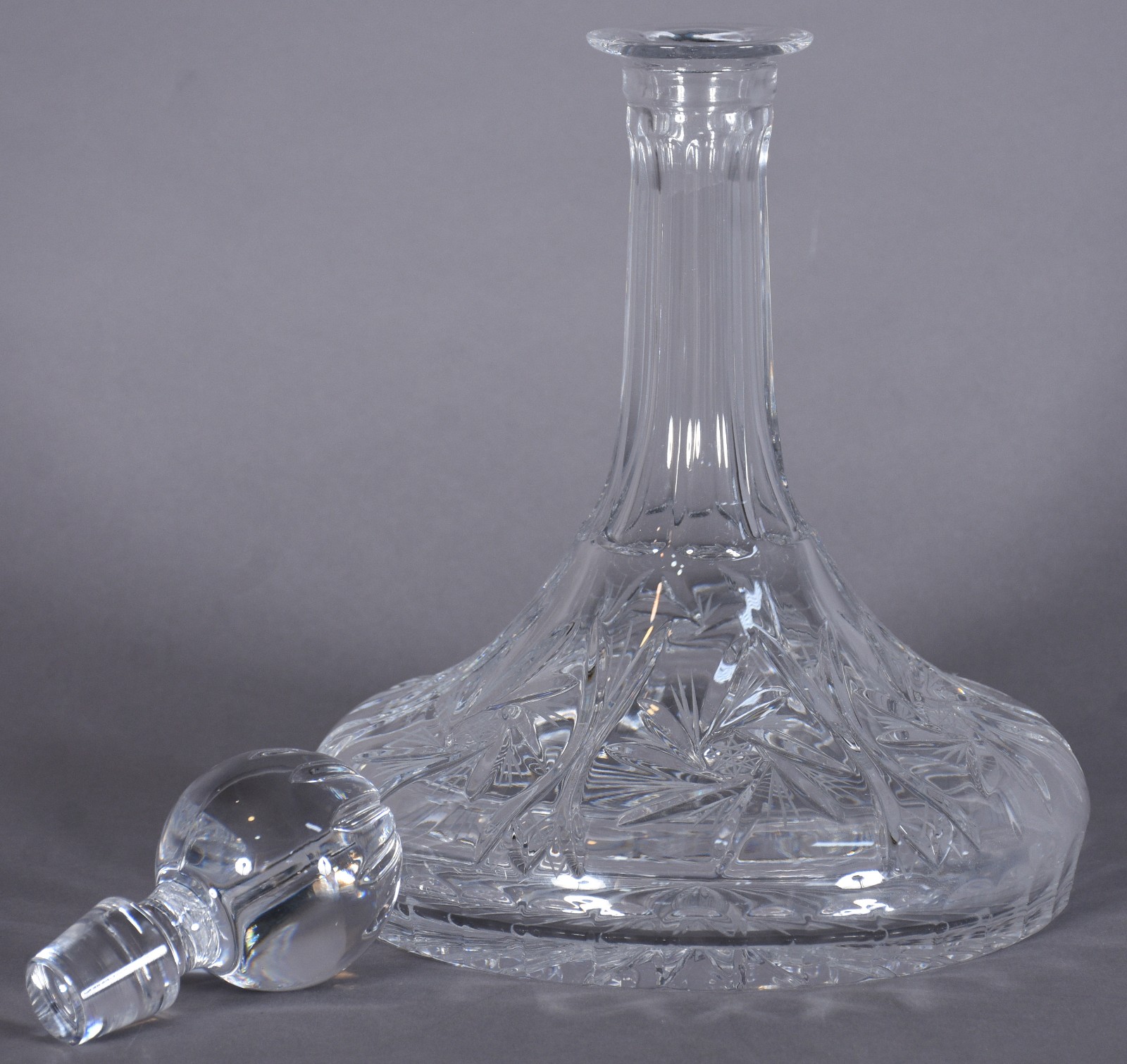 Garrafa "Captain Decanteur" de cristal europeu lapidado. - foto 2 de 7