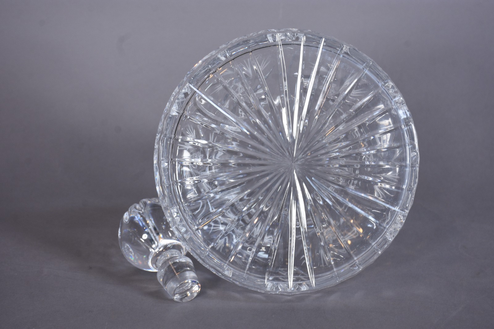 Garrafa "Captain Decanteur" de cristal europeu lapidado. - foto 4 de 7