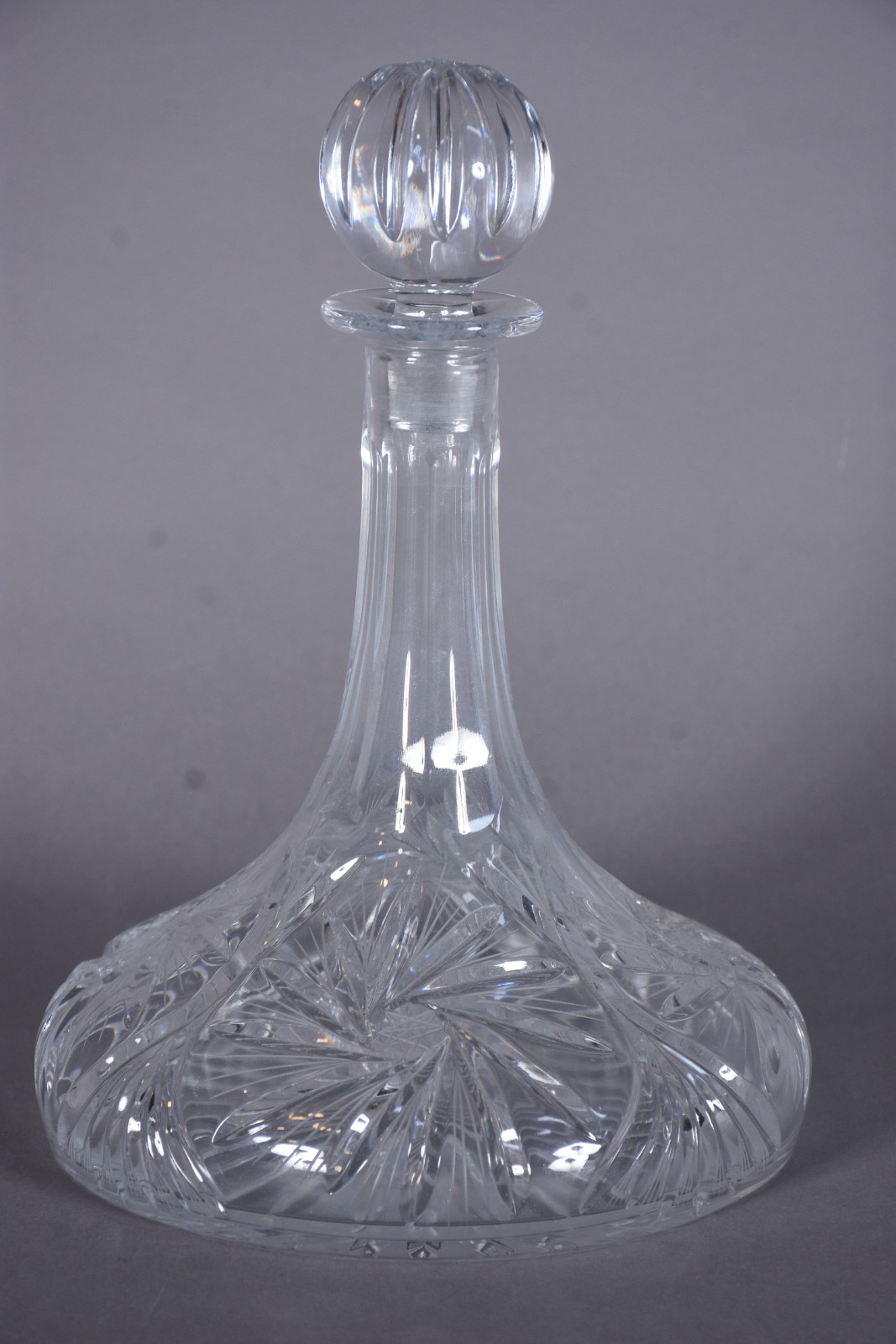 Garrafa "Captain Decanteur" de cristal europeu lapidado. - foto 1 de 9